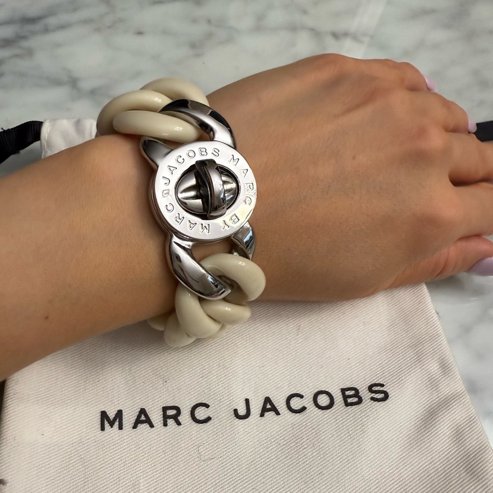 Authentic Marc by Marc Jacobs Bracelet ivory chain lucite silver turnlock